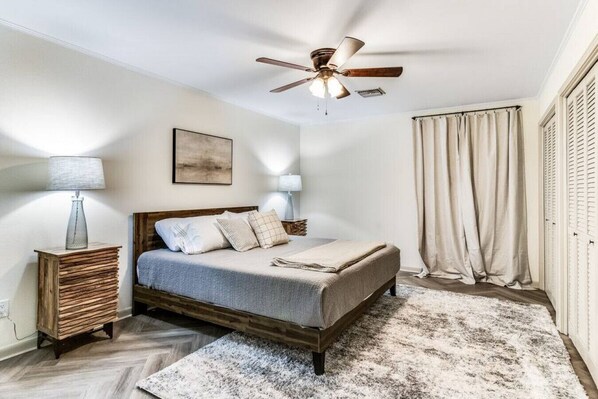 3 bedrooms, iron/ironing board, travel crib, free WiFi