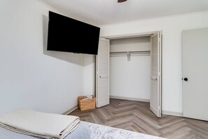 3 bedrooms, iron/ironing board, travel crib, free WiFi