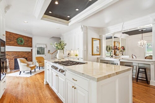 Luxury Saltwater Pool and Hot Tub - Large Family - Sleeps 14