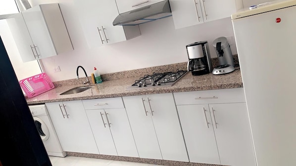 Cookware/dishes/utensils