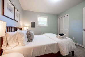 2 chambres, fer et planche à repasser, Wi-Fi, draps fournis