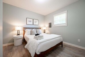 2 habitaciones, tabla de planchar con plancha, wifi y ropa de cama 