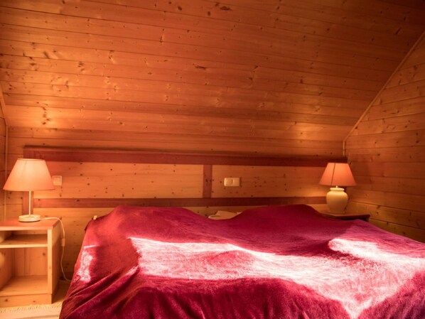 2 dormitoris, un bressol de viatge, wifi gratuïta i roba de llit