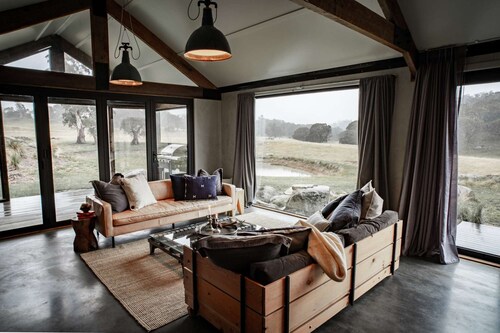 + MOUNTAIN LUXURY + Pets Welcome + SECLUSION +