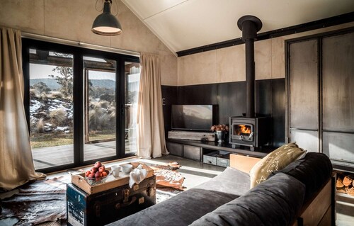 *MOUNTAIN ESCAPE * Pets Welcome * LUXURY SECLUSION