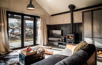 *MOUNTAIN ESCAPE * Pets Welcome * LUXURY SECLUSION