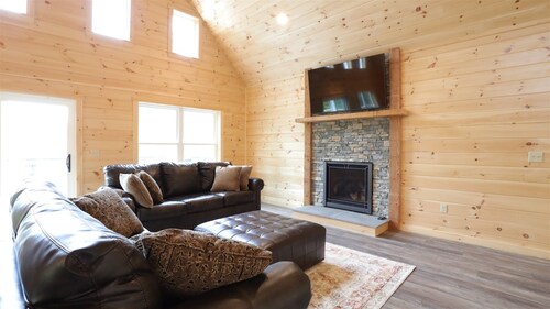 New Construction!  Beautiful Pet Friendly Home to spend your vacation in the White Mountains (HH11T)