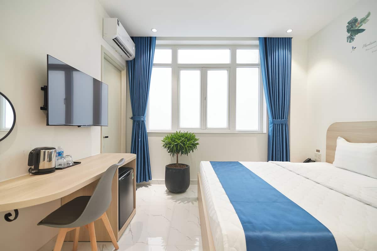 Superior Double Room, 1 Katil Raja (King) | Meja, langsir/tirai gelap terus, Wi-fi percuma, cadar katil
