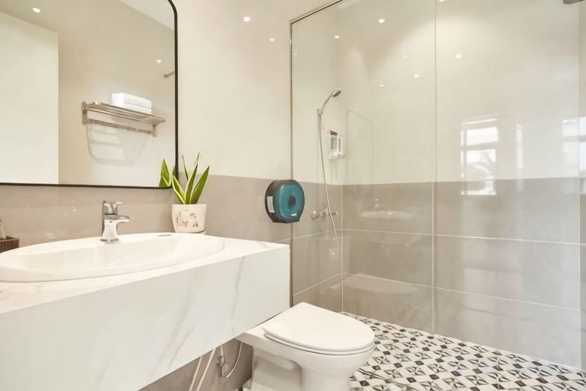 Bathroom | Shower, rainfall showerhead, free toiletries, hair dryer