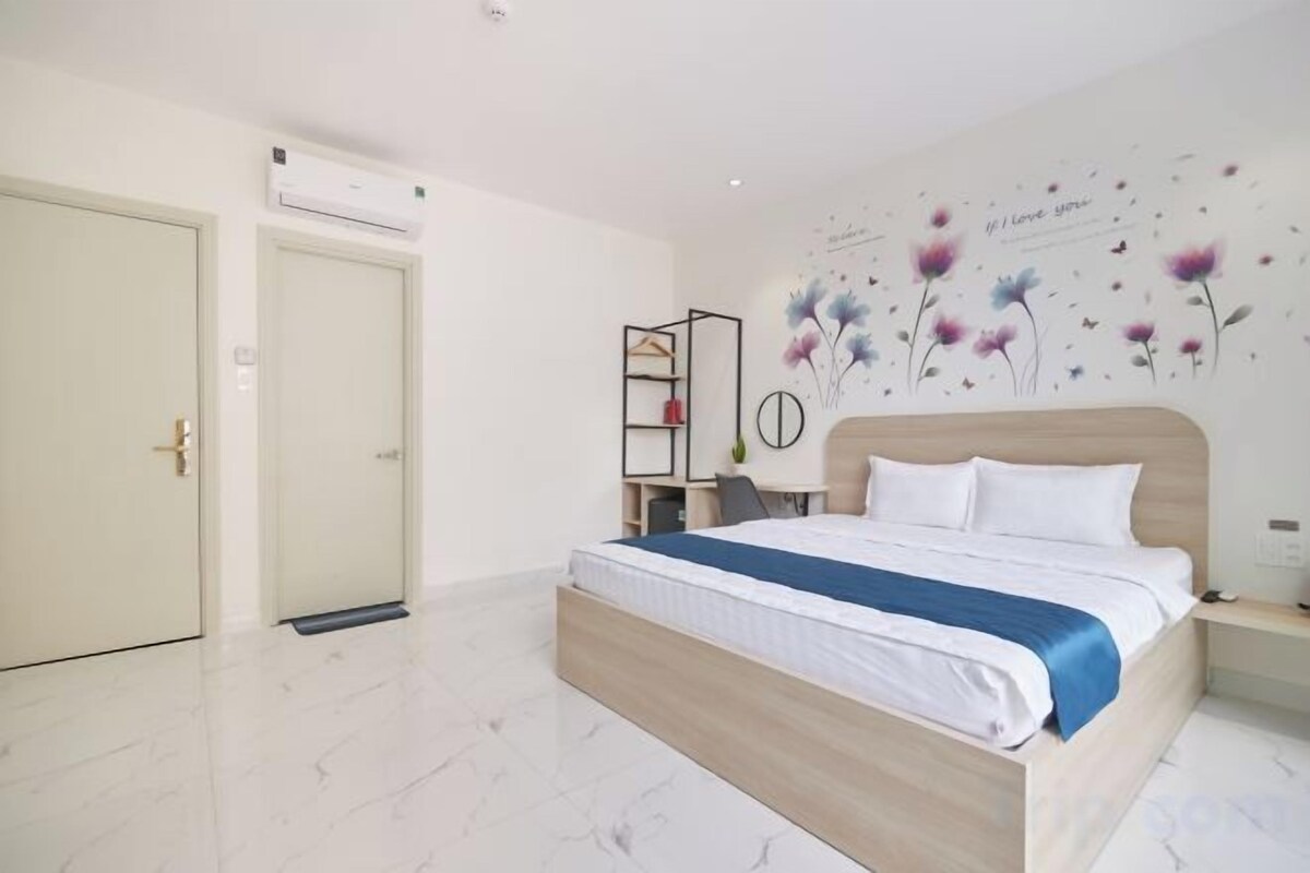 Desk, blackout curtains, free WiFi, bed sheets