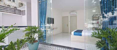 Deluxe Double Room | Desk, blackout drapes, free WiFi, bed sheets