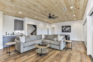 Smart TV, fireplace, ping pong