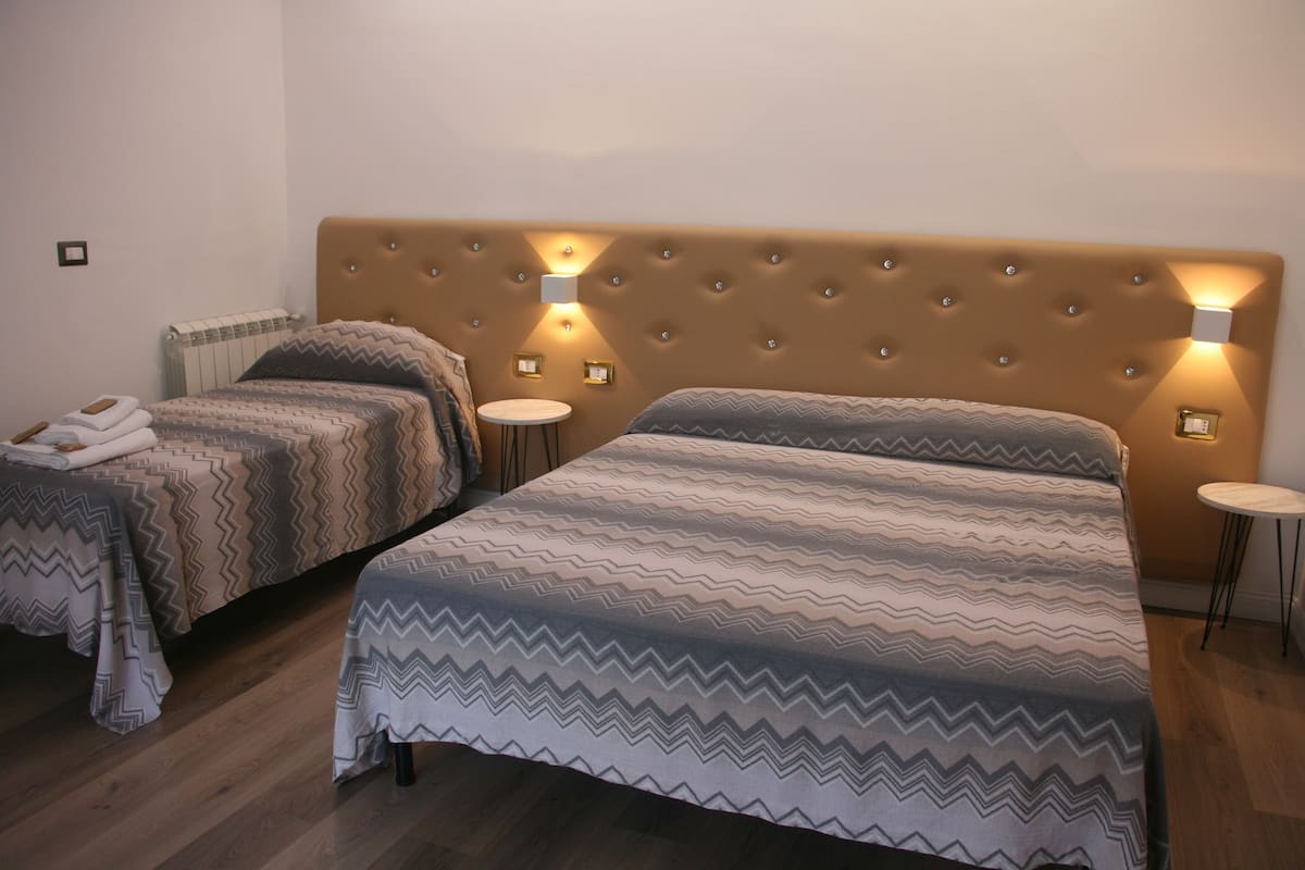 Comfort Quadruple Room | Desk, laptop workspace, WiFi (free)