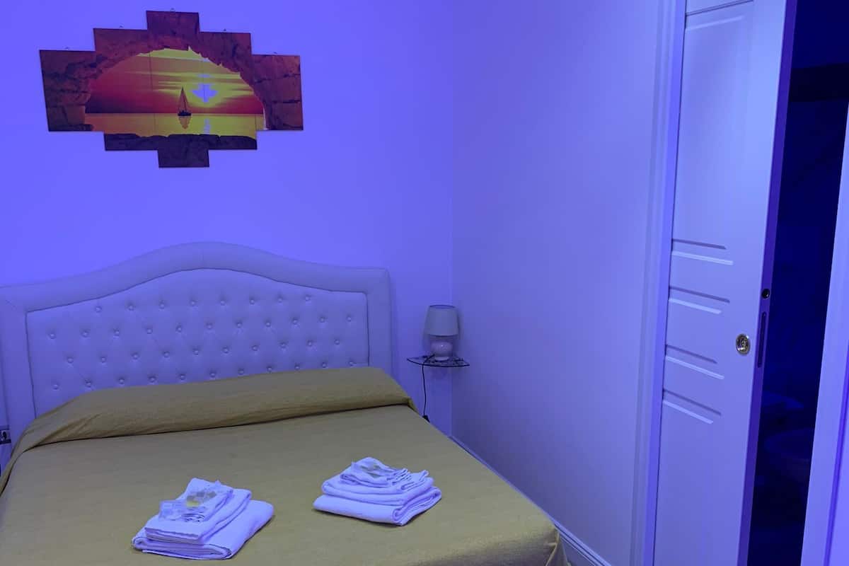 Economy Single Room | Desk, laptop workspace, WiFi (free)