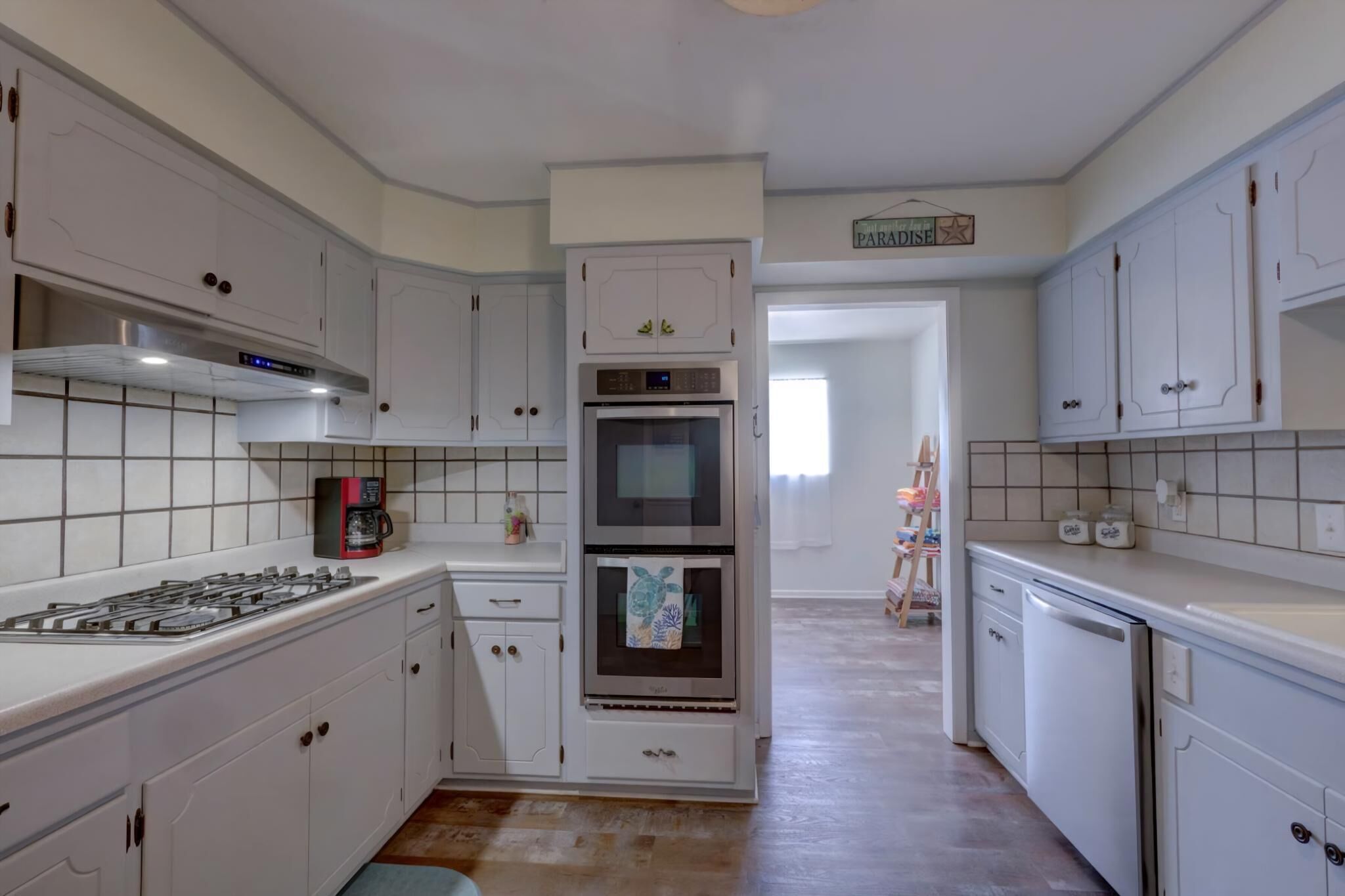 Fridge, oven, dishwasher, coffee/tea maker