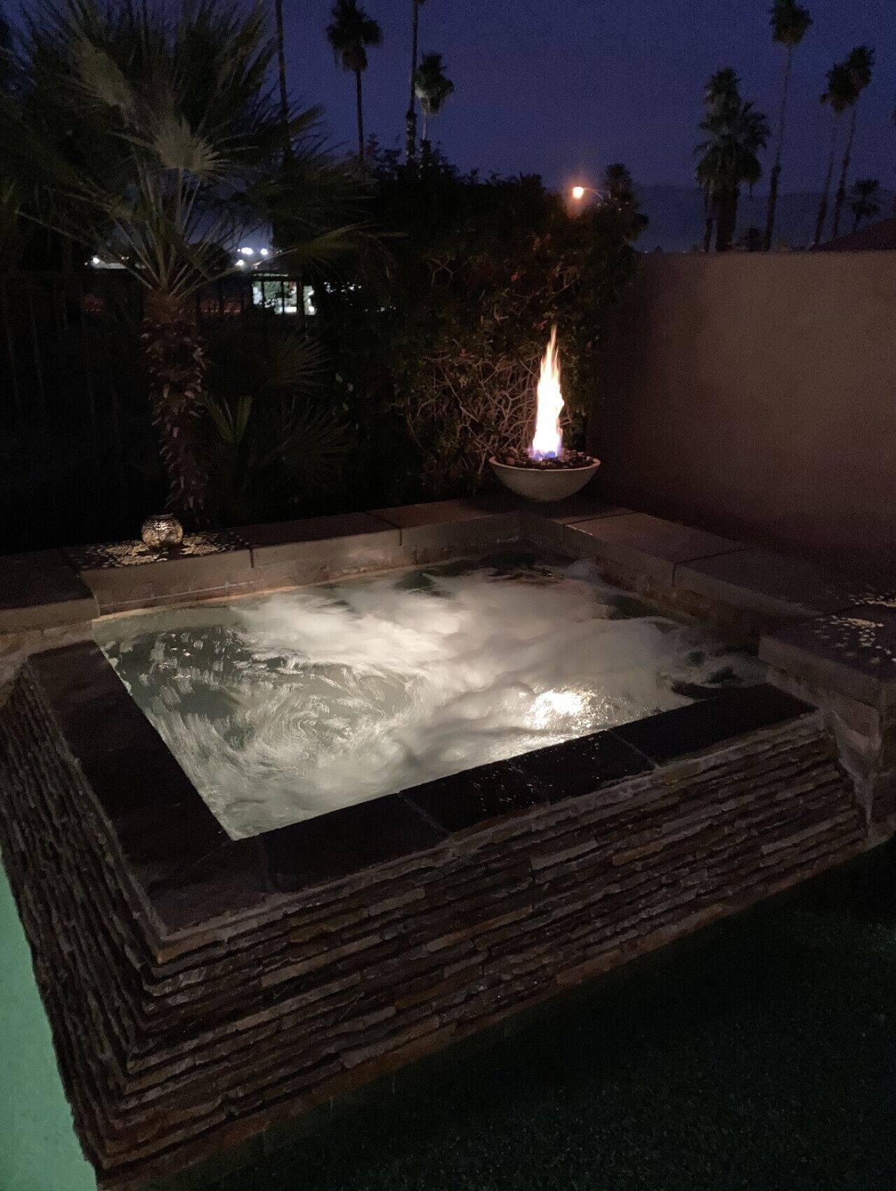 Outdoor spa tub