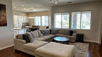 Televisión y chimenea