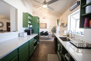 Fridge, oven, stovetop, dishwasher