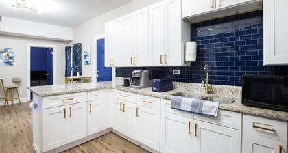 W Pershing · Large Chicago Apt 3 Bed | 12 Min Downtown | Arcade