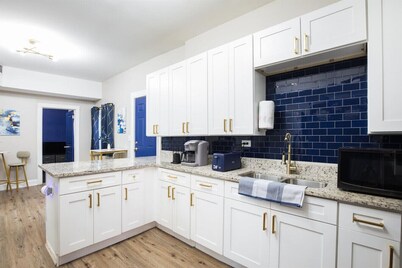 W Pershing · Large Chicago Apt 3 Bed | 12 Min Downtown | Arcade