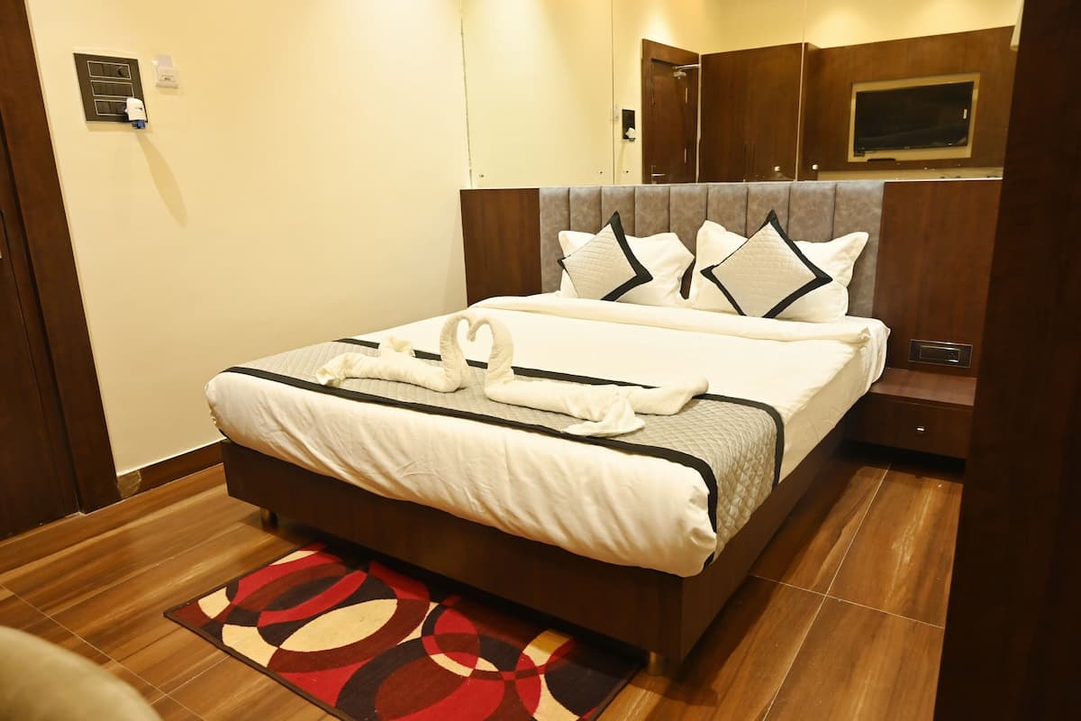 Deluxe Room | 1 bedroom, Egyptian cotton sheets, premium bedding, memory foam beds