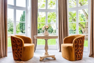 Deluxe Super King Suite Garden View | Hypo-allergenic bedding, individually decorated, individually furnished