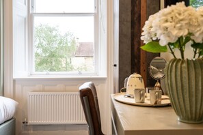 Klassieke kamer, 1 twee- of 2 eenpersoonsbedden | Hypoallergeen beddengoed, individueel gedecoreerd