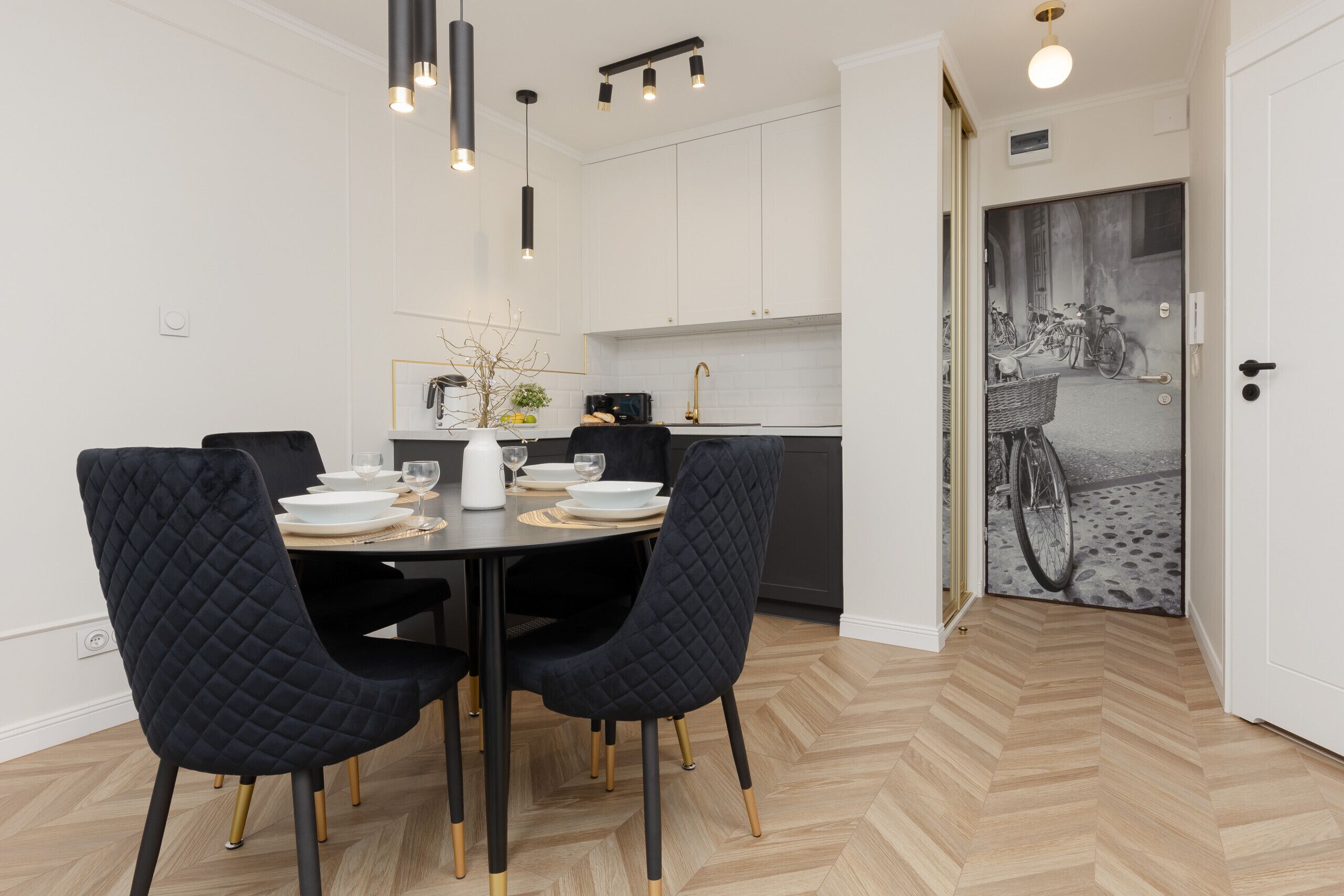 Apartment, 1 Bedroom, Kitchen | Private kitchen | Microwave, coffee/tea maker, cookware/dishes/utensils