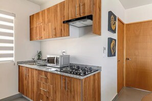 Cookware/dishes/utensils