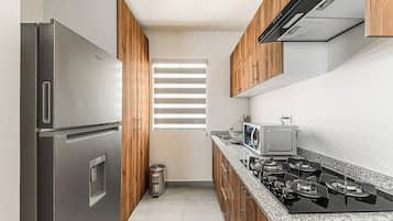 Cookware/dishes/utensils