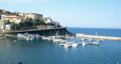 Family village house on Cerbere bay, 4 minutes from the beach