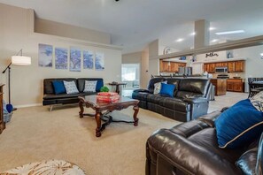 Smart TV - HavaCabana Pool | Spa | Games | Lake View | Garage (Lake Havasu City)