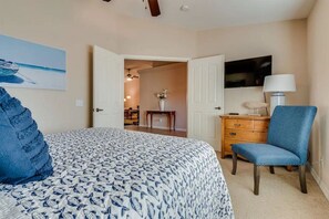 4 Schlafzimmer, Schreibtisch, Bügeleisen/Bügelbrett, Reisekinderbett