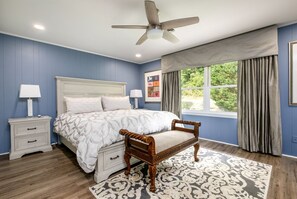 3 Schlafzimmer, Schreibtisch, Bügeleisen/Bügelbrett, Reisekinderbett