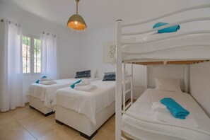 6 bedrooms, iron/ironing board, free WiFi, bed sheets - Villa 'La Perla Calpe Seaview' with Sea View, Wi-Fi and Air Conditioning (Calpe)