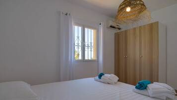 6 bedrooms, iron/ironing board, free WiFi, bed sheets