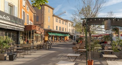 Caravane "Cocoon Insolite" avec terrasse privée et Wi-Fi