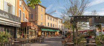 Caravan "Cocoon Insolite" with Private Terrace & Wi-Fi