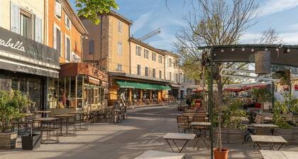 Caravan "Cocoon Insolite" with Private Terrace & Wi-Fi