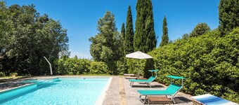 Farmhouse "Melograno Podere Giardino" with Shared Pool, Private Terrace & Wi-Fi