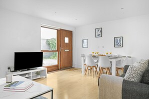 City Apartment | Living area