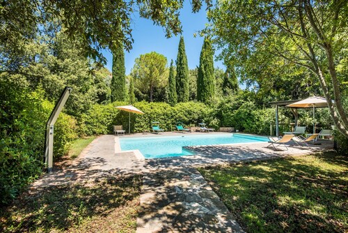 Podere Giardino Wine & Bed – Glicine Apartment: Country House with Pool, Wi-Fi & AC