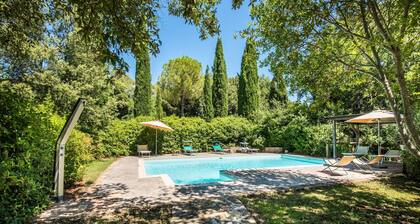 Podere Giardino Wine & Bed – Glicine Apartment: Country House with Pool, Wi-Fi & AC