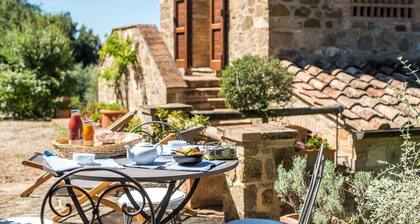 Podere Giardino Wine & Bed – Ginepro Apartment: Country House with Pool, Wi-Fi & AC