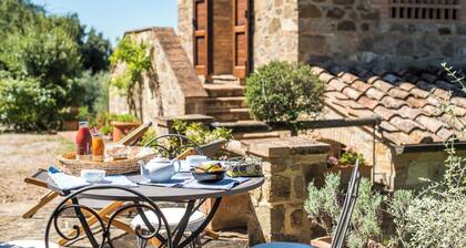 Agritourisme 'Ginepro Podere Giardino' avec piscine partagée, Wi-Fi et climatisation