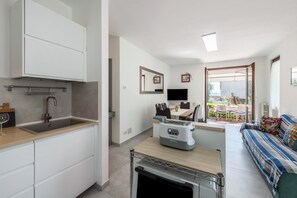 Interior - Holiday Apartment "Casetta - New Lake" with Private Terrace & Wi-Fi (Gardone Riviera)