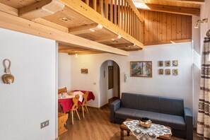 TV - Apartment 'Appartamento Cinzia' with Mountain View (Moena)