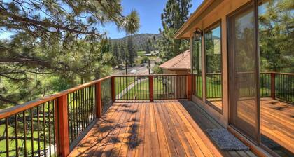Villa Felicita: Luxury 6 bedroom located on the Bear Mountain Golf Course! Air Conditioning! Movie Theater! Pool Table! Hot Tub!