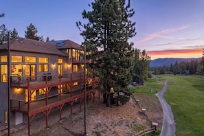 Exterior - Luxury 6 bedroom retreat located on the Bear Mountain Golf Course! Central A/C! PET FRIENDLY!  Movie Theater! Pool Table! HOT TUB! (Big Bear Lake)