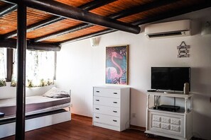 1 habitación, tabla de planchar con plancha, wifi gratis y ropa de cama 